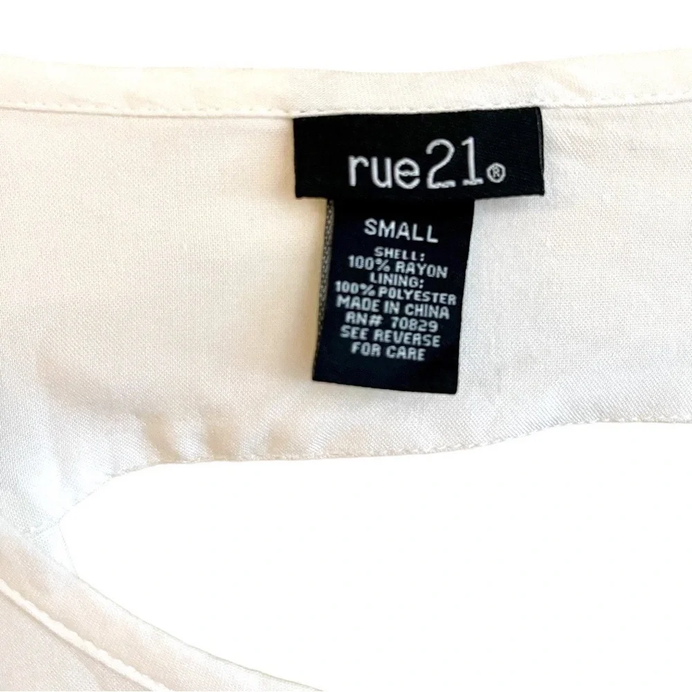RUE 21, WHITE EMPIRE DRESS WITH BLACK EMBROIDERY. HI-LOW SKIRT. SIZE S